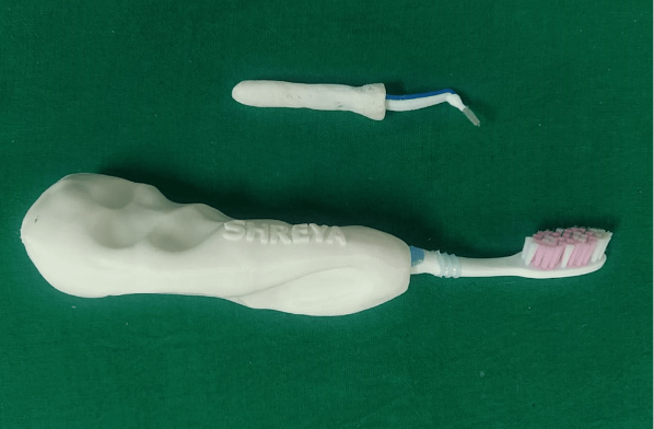 個別にカスタマイズされるグリップは名入りで形状もさまざま　出典：Cureus